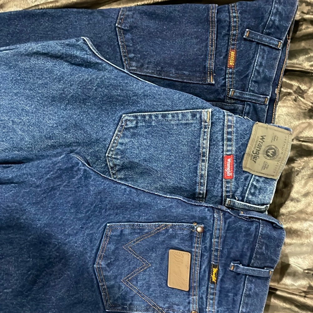 29x32 new jeans 2 wranglers and rustler blue jeans